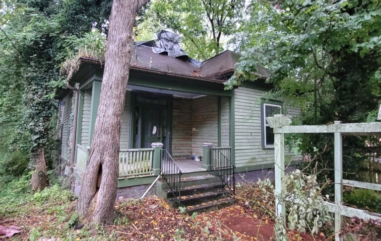 935 Carr St.